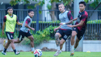 Pemain Persijap sedang latihan.. (ileague.id)