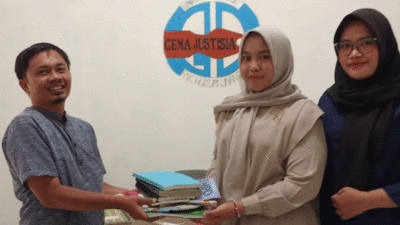 Penyerahan buku