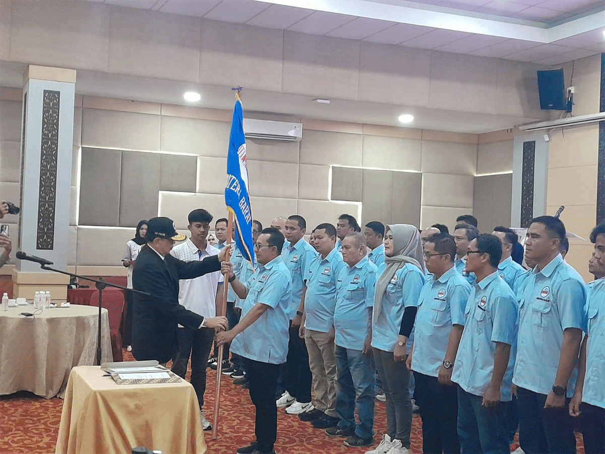 Bupati Tanah Datar, Eka Putra kembali dilantik dan dikukuhkan sebagai Ketua Umum Pengurus Provinsi (Pengprov) Persatuan Bola Voli Seluruh Indonesia (PBVSI) Sumatera Barat periode 2025–2029. Pelantikan berlangsung di UNP Hotel and Convention, Minggu (15/2/2026).