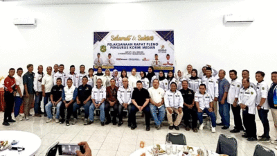 Foto bersama usai rapat pleno