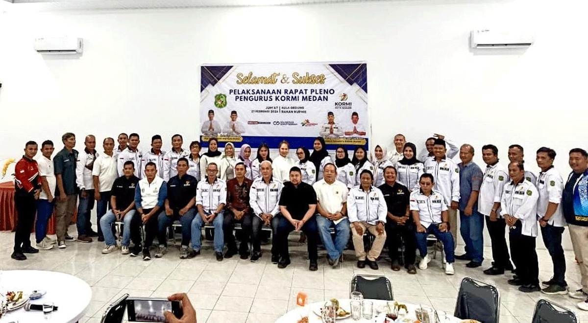 Foto bersama usai rapat pleno