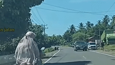 Jalan di Lintas Barat Sumatera. (YuoTube Bank Jalan Jalan)
