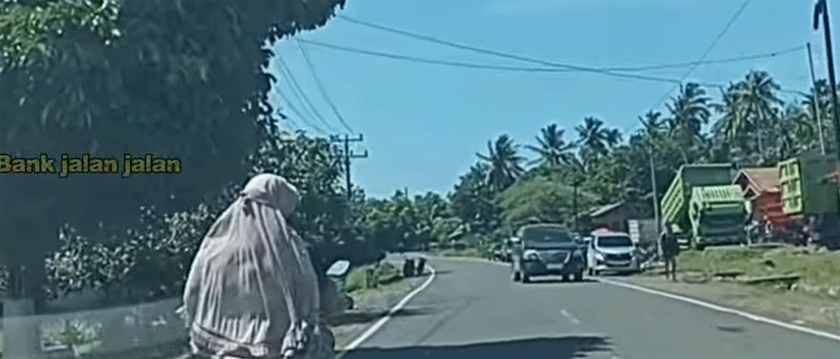 Jalan di Lintas Barat Sumatera. (YuoTube Bank Jalan Jalan)