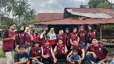 Mahasiswa KKN foto bersama