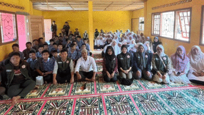 Mahasiswa KKN Unand bersama peserta sosialisasi.