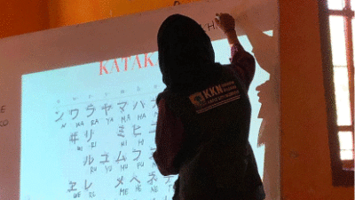 Mahasiswa KKN UNAND Reguler I Ampek Koto Palembayan dari Jurusan Sastra Jepang Kenalkan Dasar Bahasa dan Budaya Jepang 2 mengajar