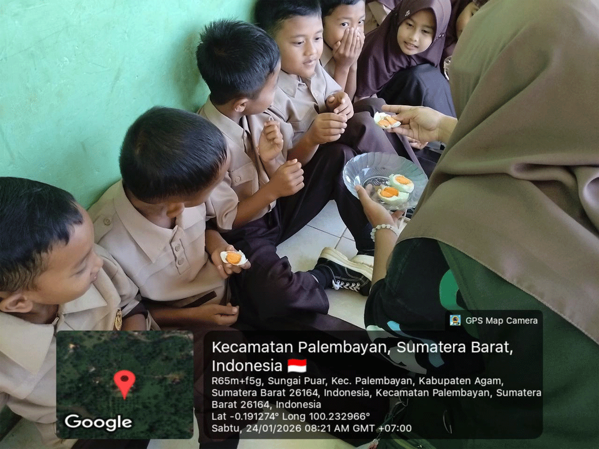 Mahasiswa KKN Universitas Andalas Reguler I Ampek Koto Palembayan dari Jurusan Peternakan Ajarkan Cara Pembuatan Telur Asin di SDN 38 Piladang dan SDN 18 Koto Tinggi 1 palembayan
