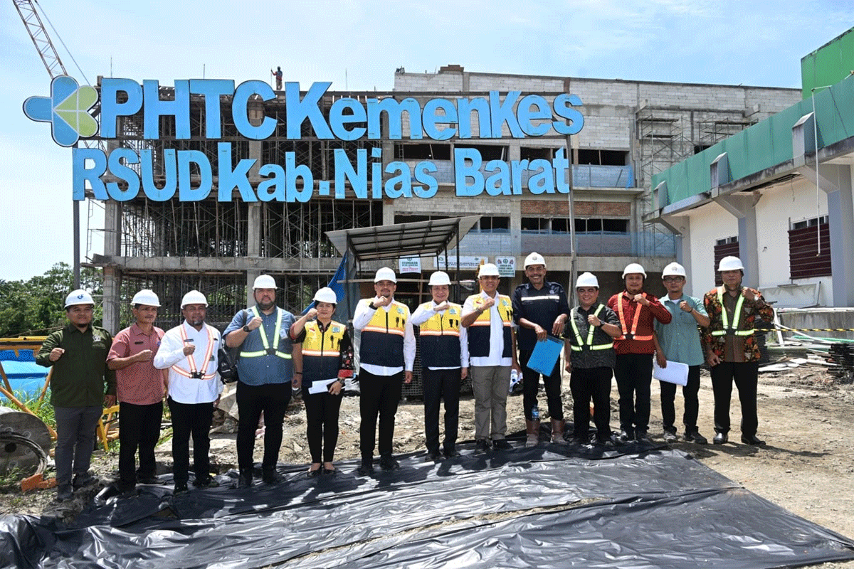 Foto bersama di RSUD Nias Barat.