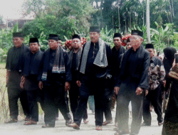 Dihadiri Segenap Ninik Mamak, Tradisi Manjalang ke Rumah Gadang dan Balimau Terus Lestari di Sungai Dareh