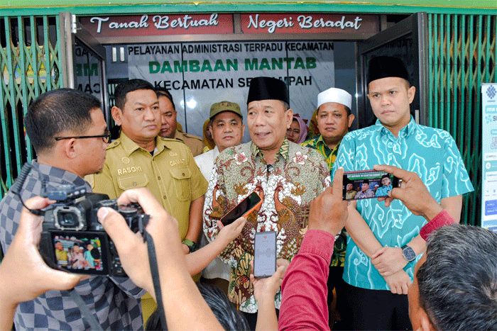 Anggota Komisi VIII DPR RI H. Ashari Tambunan saat diwawancarai wartawan, Senin (16/3/2026).
