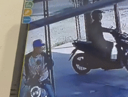 Honda Scoopy Baru Sebulan Dibeli Raib Digondol Pencuri, Aksi Pelaku Terekam CCTV