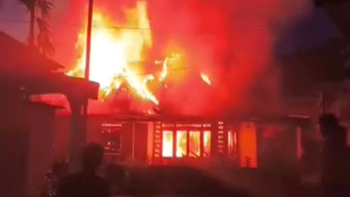 Rumah warga terbakar di Dharmasraya