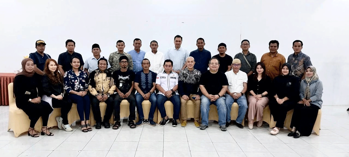 Foto bareng usai buka puasa bersama