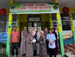 MIN 1 Solok Selatan Salurkan Zakat Fitrah ke Warga yang Berhak Menerima