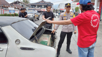 Jajaran Polres Solok Selatan menurunkan personel ke salah satu SPBU di Sungai Pagu, Selasa (17/3/2026).