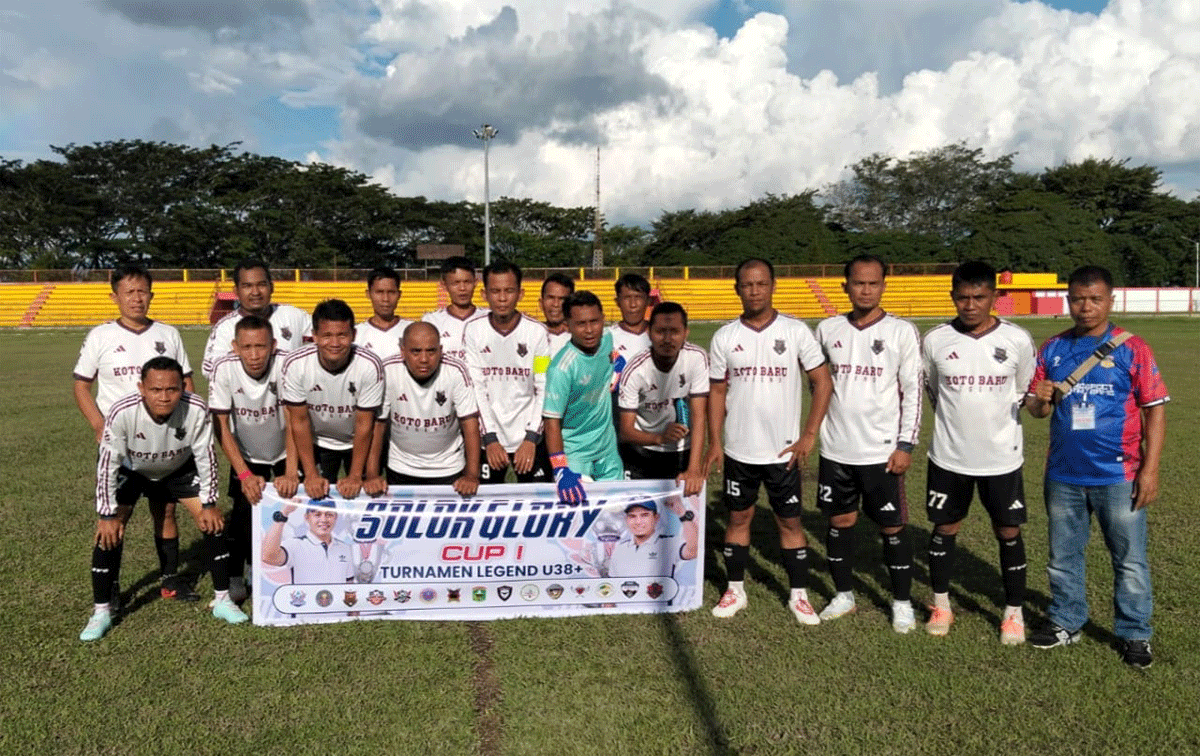Aktif Ikut Turnamen, PSKB Legend Makin Dikenal di Sumbar 1 Pemain foto bersama jelang laga di Solok