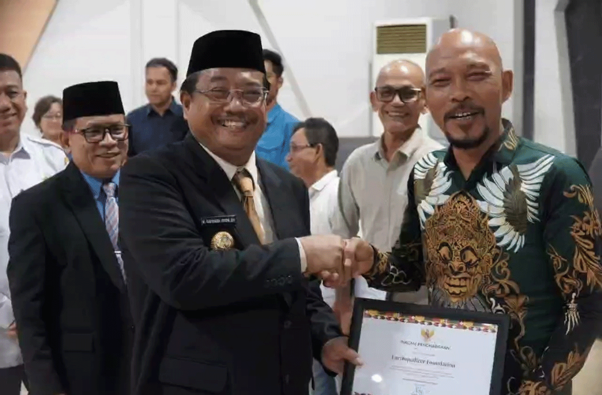 bupati aceh singkil