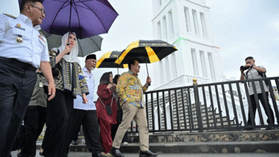 Menteri Pariwisata dan Gubernur Sumbar tiba di Jam Gadang, Bukittinggi. (Biro Adpim)