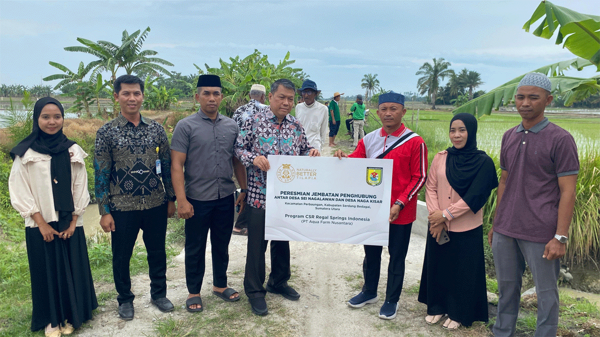 Peresmian jembatan dihadiri Kepala Desa Sei Nagalawan, Mahyarudin, serta perwakilan Regal Springs Indonesia, Rachmat Hidayat selaku Head of Corporate Affairs & Sustainability bersama masyarakat setempat, Jumat (17/4/2026).