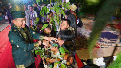 Kapoilda Riau bersama anak-anak yang ikut festival.
