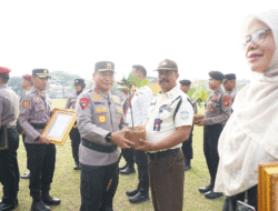 Umar Bakri, Satpam Pemberani dari UIN Suska Riau, Diapresiasi Kapolda Herry
