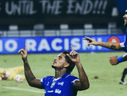 Persib Makin Dekat dengan Gelar Juara, Semen Padang FC Kian Terbenam