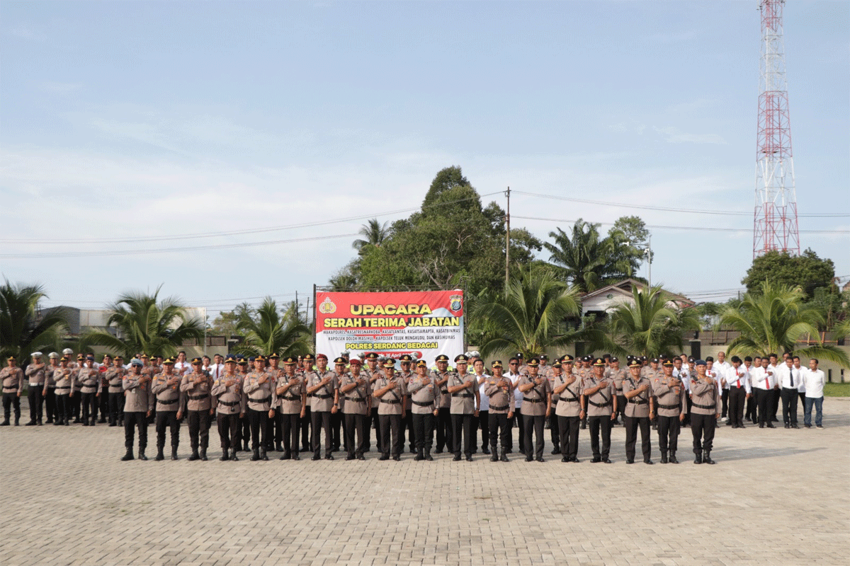 Foto bersama usai pelantikan.