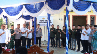 Foto bersama usai peresmian pos polisi