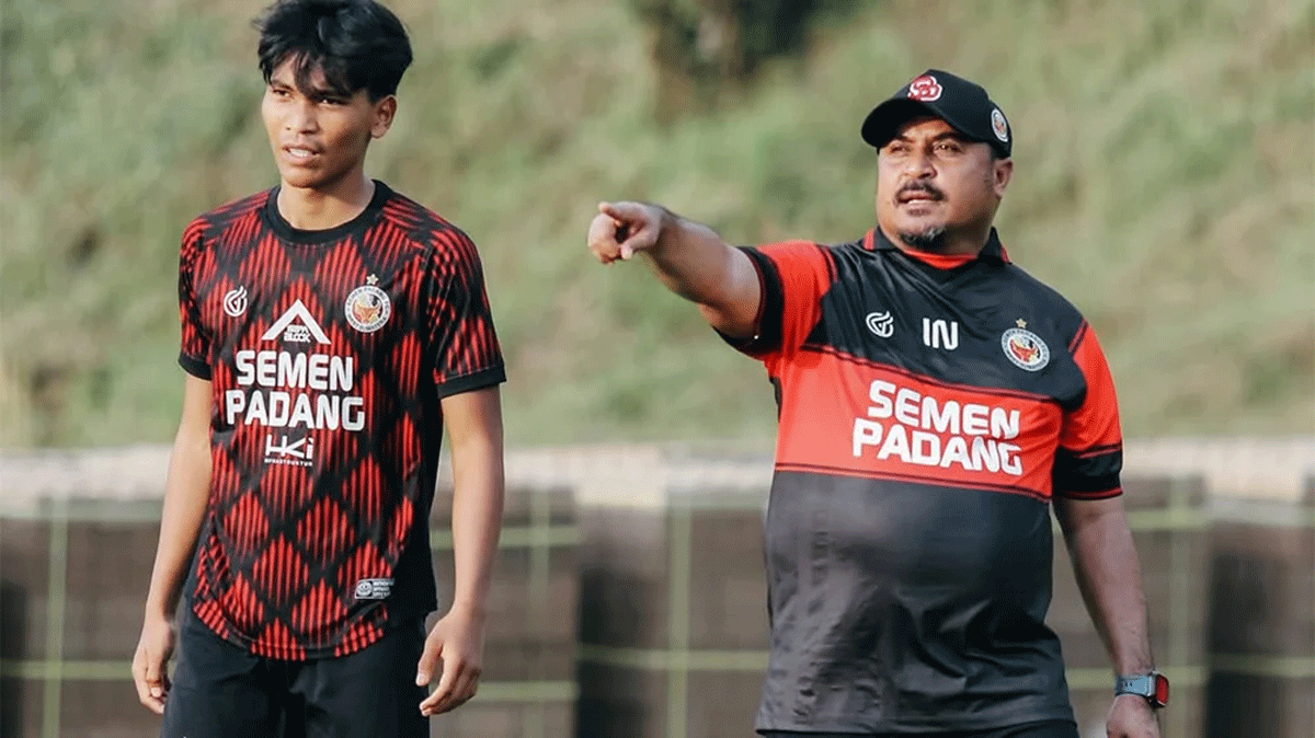 Pemain dan pelatih Semen Padang FC. (ileague.id)