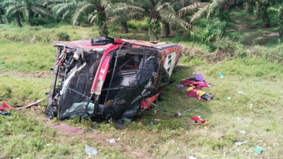 Bus Halmahera yang alami kecelakaan