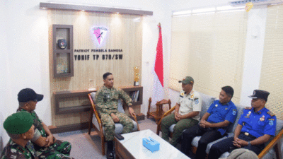 Danyonif TP-870/SW Letkol Inf Andi Gumilang menerima kedatangan Kasat Pol-PP dan Damkar, Hermansya dan Bidang Damkar di Mako Yonif TP-870/SW