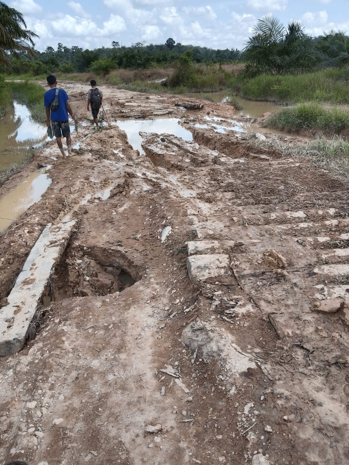 Jalan rusak parah di Kuansing