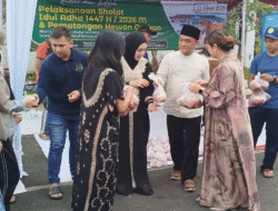 Salat Idul Adha di Masjid Al-Ikhlas, Kajari Jember Berbaur dengan Warga