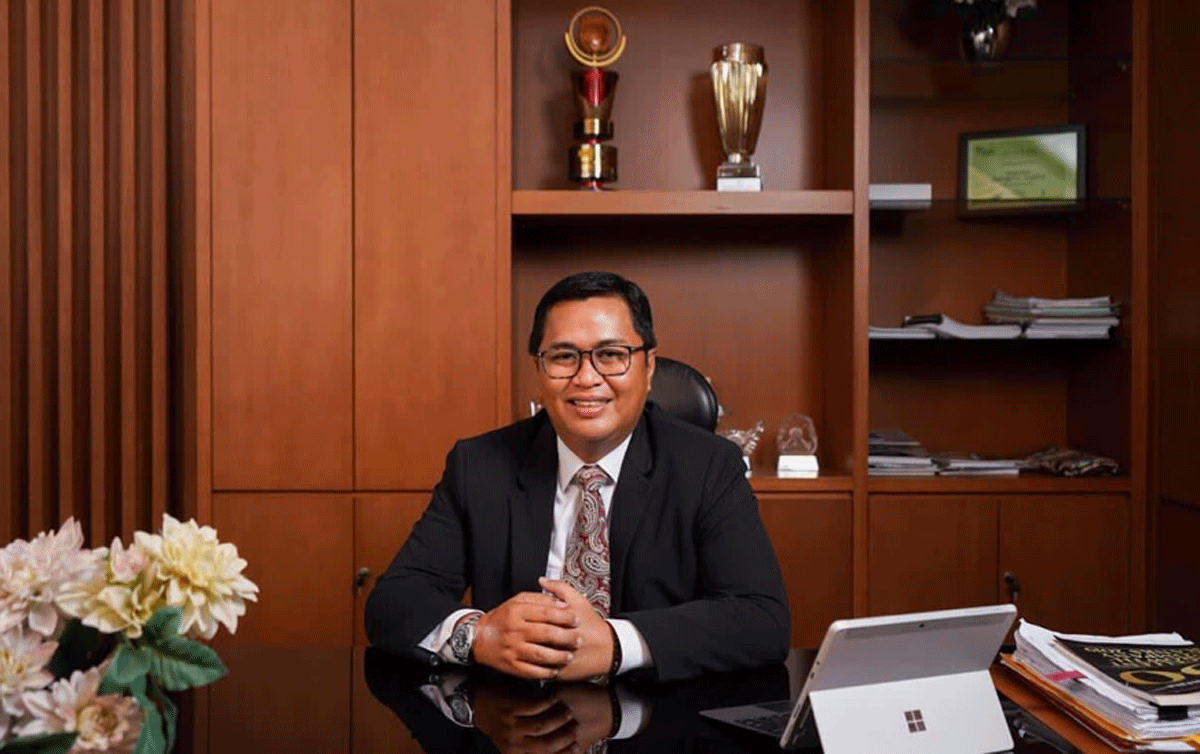 Kemas Achmad Yani Aziz, SE, MH, QRGP Kandidat Doktor Manajemen Bisnis Universitas Negeri Jakarta dan Ahli Manajemen Risiko bersertifikat Badan Nasional Sertifikasi Profesi (BNSP).