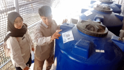 Tim Supervisi Satgas MBG Pemkab Jember saat melihat kelayakan dapur dan IPAL di salah satu SPPG di Kecamatan Puger, Jumat (29/5/2026). (Foto: Mahrus Sholih)