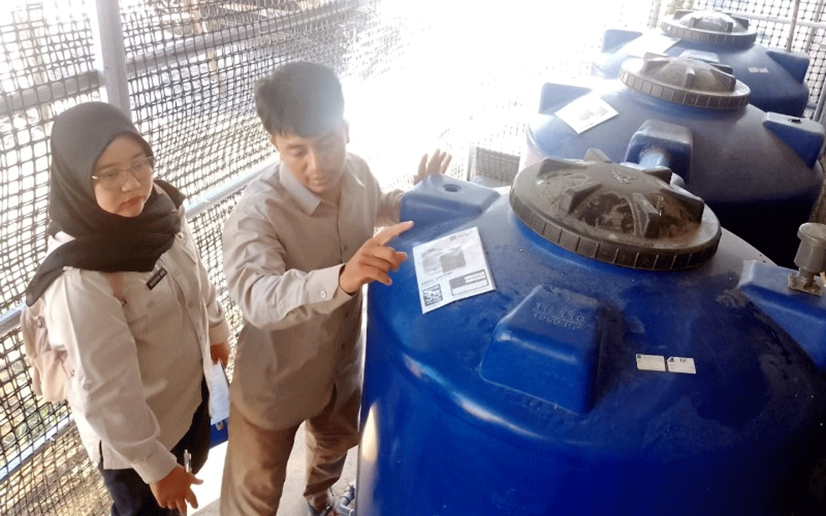 Tim Supervisi Satgas MBG Pemkab Jember saat melihat kelayakan dapur dan IPAL di salah satu SPPG di Kecamatan Puger, Jumat (29/5/2026). (Foto: Mahrus Sholih)