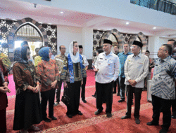 Menteri Pariwisata Dinarasikan Pakai Sepatu di Masjid, Ini Fakta yang Sebenarnya