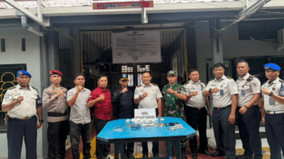 Foto bersama di sela kegiatan