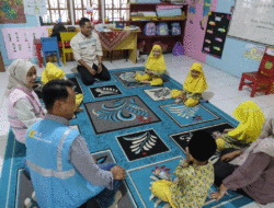Penuh Kehangatan, Srikandi PLN Ombilin Datang Bawa Bantuan Gizi untuk Anak-anak
