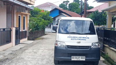 Tim PDAM Padang yang datang ke lokasi