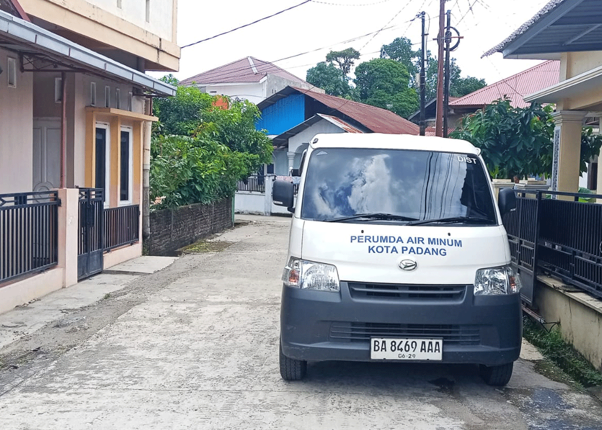 Tim PDAM Padang yang datang ke lokasi