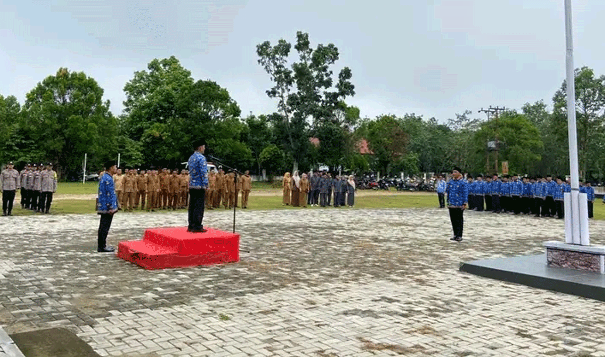 Upacara Peringatan Hari Pendidikan Nasional Berlangsung Khidmat di Kuantan Hilir Seberang