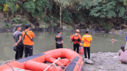 Diduga Gara-gara Kejar Sendalnya Hanyut, Seorang Bocah Tenggelam di Sungai