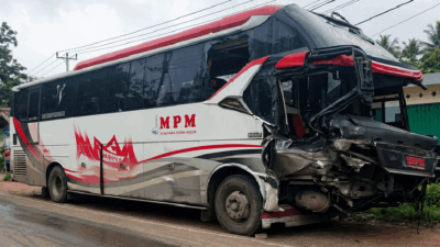 Bus MPM yang alami kecelakaan