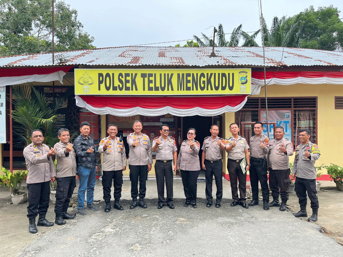 Sambut HUT Bhayangkara ke-80, Polres Sergai Tinjau Kebersihan dan Kesiapan Mako Polsek Jajaran 1 Foto bersama di Mapolsek