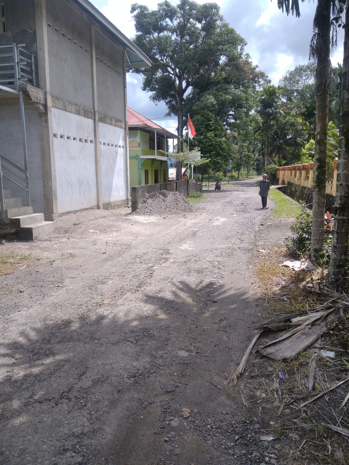 Walikorong Lubuk Aro Minta Pemkab Padang Pariaman Segera Perbaiki Sejumlah Ruas Jalan Rusak 1 Gambar atas ruas jalan Data Bukik sembilan. Tepatnya di Depan SD IT AL-Fazza (foto Amd)