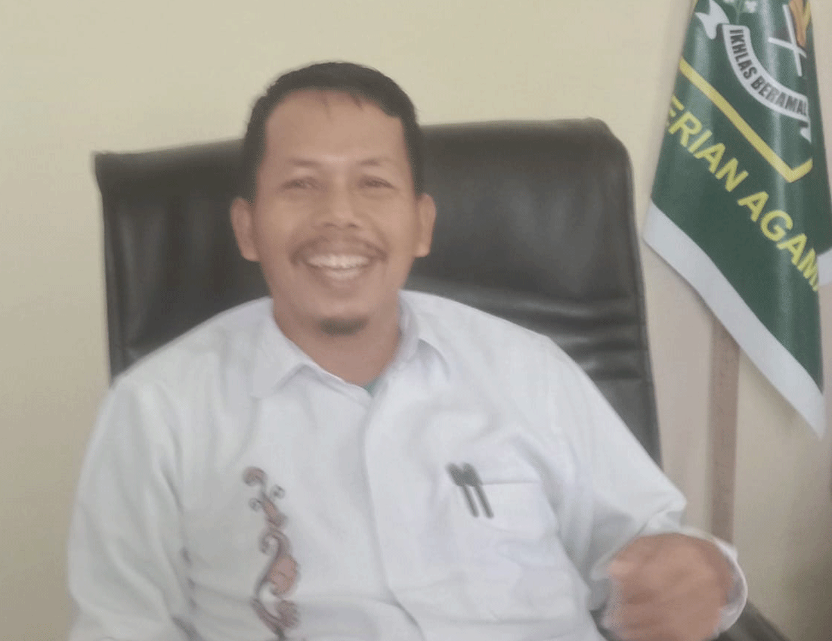 Kepala Kantor Urusan Agama (KUA) Kecamatan V Koto Kampung Dalam, Masrijal Habib, S.Ag
