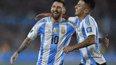 Pemain Argentina selebrasi usai cetak gol.