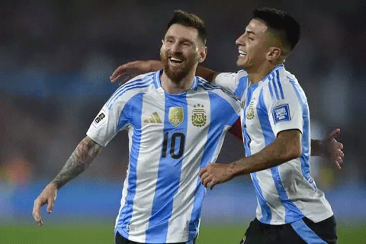 Pemain Argentina selebrasi usai cetak gol.