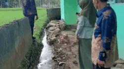 MIN 1 Solok Selatan Pascabanjir Dikunjungi Tim Sapras DPR RI, Harapan Baru untuk Perbaikan Fasilitas 2 Tim Sarpras DPR RI Tinjau Kondisi MIN 1 Solok Selatan Pascabanjir